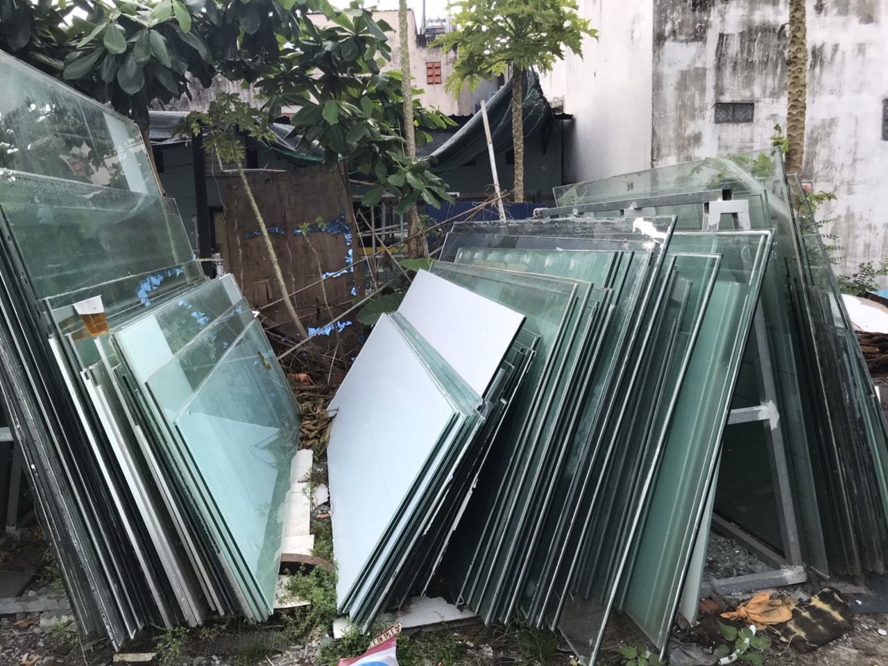 Có nên tận dụng mua kính cường lực cũ không?